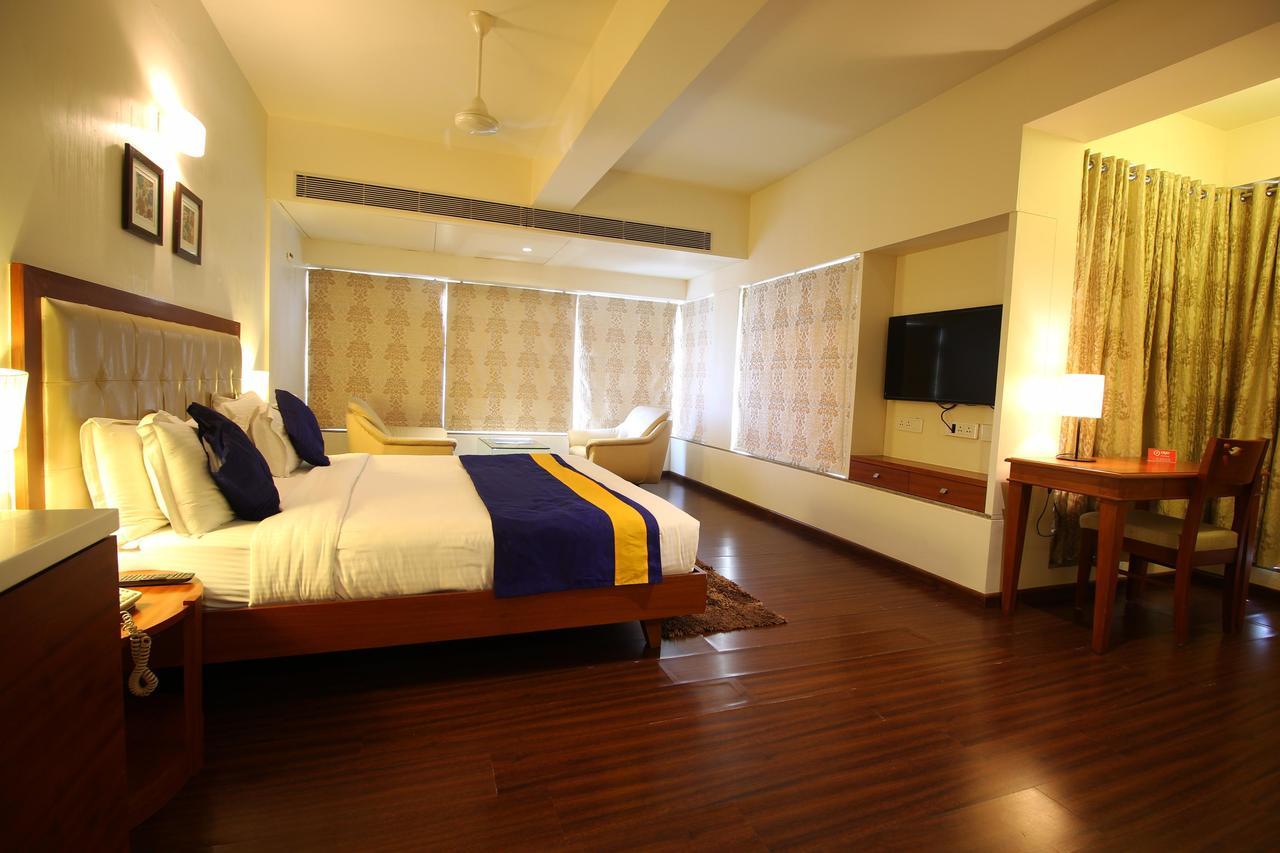 Oyo 1183 Hotel Kells Ahmedabad Luaran gambar