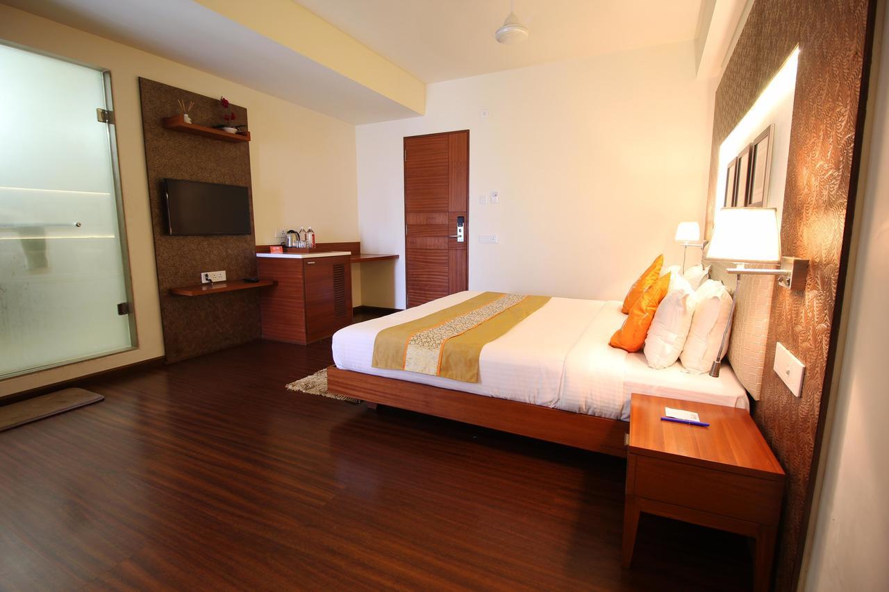 Oyo 1183 Hotel Kells Ahmedabad Luaran gambar